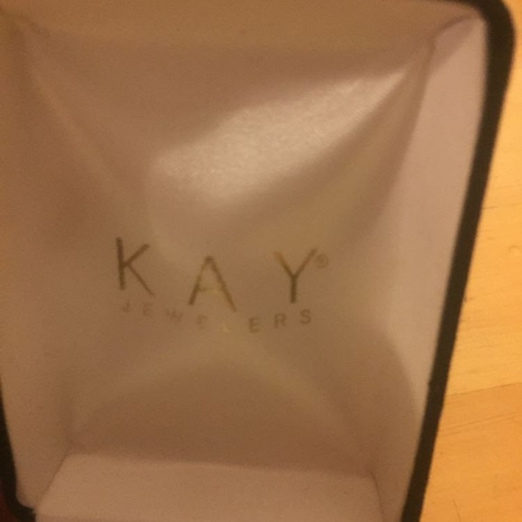 Earrings in box - Picture 2 of 3